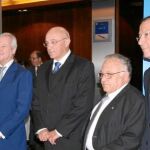 Juan Bernal, Francisco Celdrán, Ramón Luis Valcárcel, Josep Oliu y Miguel Ángel Cámara (2drch), ayer en el Hotel Nelva de la ciudad de Murcia