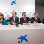 Juan Vicente Herrera, con sus consejeros Tomás Villanueva y Silvia Clemente y los directivos de CaixaBank, Juan Antonio Alcaraz y Juan Bilbao.