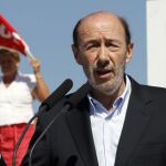 Rubalcaba promete ahora no congelar ni pensiones ni sueldos