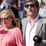 Maite Zaldívar, ayer, a la salida de la Audiencia Provincial de Málaga, junto a su actual pareja, Fernando Marcos, evitó las preguntas de los periodistas