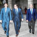 José Ignacio de Rojas (i) y Pedro Sánchez Cuerda (d), al llegar a la Audiencia