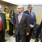 «He encontrado 300 millones debajo de una alfombra»
