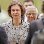 La Reina junto al premio Nobel de la Paz Muhammad Yunus