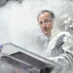 Hollande embadurnado con harina por el desencanto con los socialistas