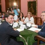 El alcalde, Juan Ignacio Zoido, junto al concejal de Distritos, Beltrán Pérez