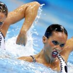Andrea Fuentes y Ona Carbonell, en la piscina