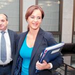 La consejera de Agricultura y Ganadería de Castilla y León, Silvia Clemente, y el director general de PAC, Juan P. Medina, ayer en Bruselas