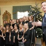 El primer ministro británico, David Cameron, ayer, durante la recepción de los militares que regresaban de Libia