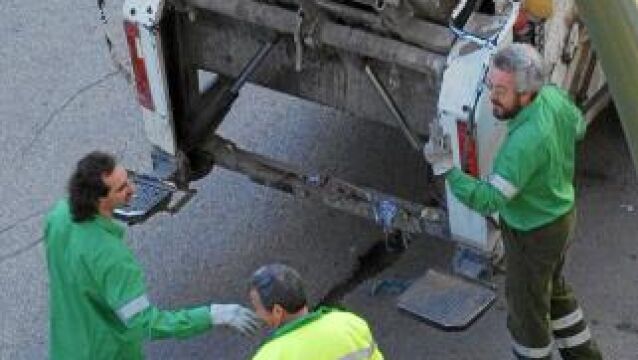 El Ayuntamiento recuerda que el plazo para solicitar la reducción en la cuota de la nueva tasa de basuras a personas vulnerables se amplía hasta el 15 de abril