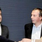 El alcalde de Paterna, Lorenzo Agustí, durante uno de los encuentros que mantuvo con los dirigentes del gigante del mueble