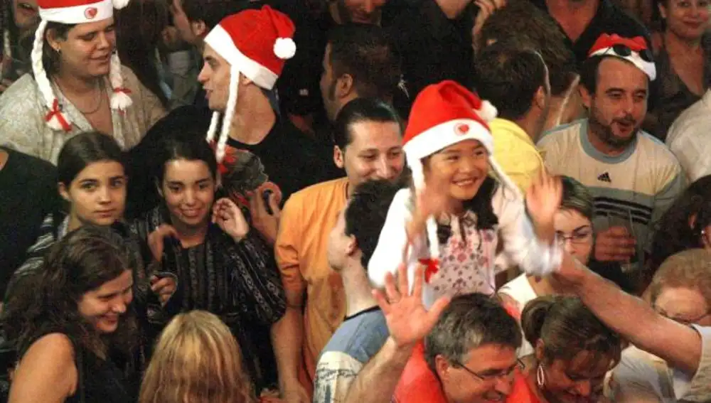Foto de archivo de los habitantes de Bérchules celebrando la Nochevieja en agosto