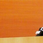 De Guindos pide a los directivos del Ibex que ajusten sus sueldos a la crisis
