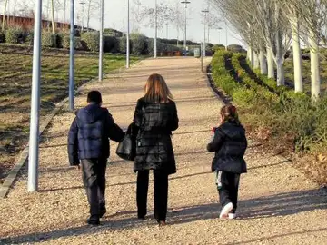 Con la crisis, es más difícil encontrar familias y aumenta el número de menores desprotegidos Con la crisis, es más difícil encontrar familias y aumenta el número de menores desprotegidos