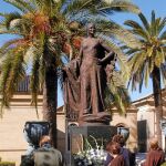 La tumba de Juanita Reina es una de las que más recibe el calor de los sevillanos que se acercan al camposanto