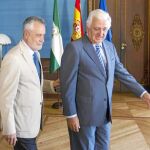 Griñán asume el papel de Rubalcaba y lidera la oposición del PSOE a Rajoy