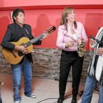 Sánchez-Camacho de precamapaña con una asociación iberoamericana del Baix Llobregat