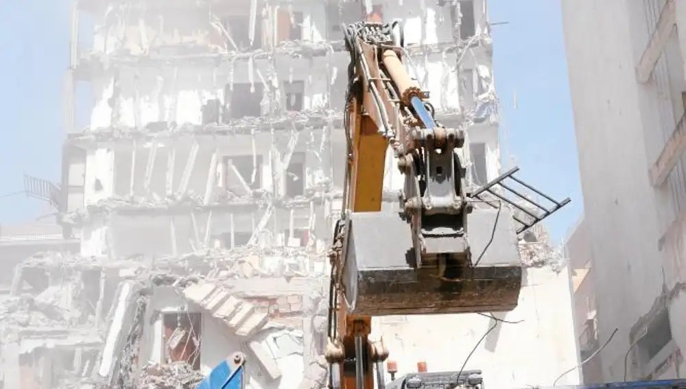 Decenas de edificios ya han sido derribados en la ciudad de Lorca a causa de los terremotos