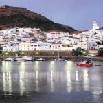 En Sanlúcar el Guadiana es un puente que une a España con Portugal
