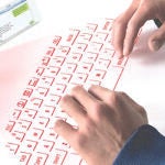 Teclado virtual para el móvil desde el proyector de un llavero
