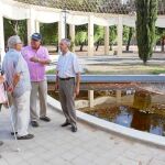 El PSOE sigue pateándose los barrios: Juan Manuel Flores estuvo ayer con los vecinos del Parque Amate