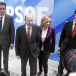 Rubalcaba amenaza al PP en su primera comparecencia