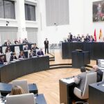 Casi todos los concejales coincidieron en calificar el nuevo Salón de Plenos como más cómodo pero más desanjelado que el antiguo
