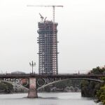 Zoido apuesta por más rascacielos en la ciudad pero nunca en la Cartuja