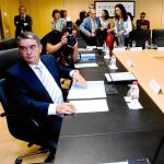 El conseller de Hacienda, José Manuel Vela, en una de las últimas reuniones con los sindicatos de Función Pública