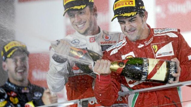 ALONSO, al lado de Button en el podio de Singapur