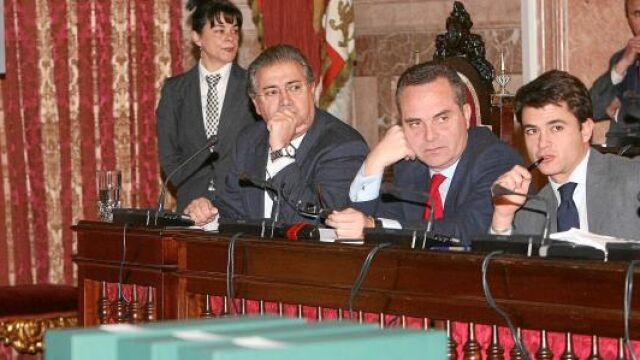 Sevilla aprueba unos presupuestos para 2012 basados en la austeridad