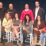 Las actrices de «La casa de Bernarda Alba» posan con Antonio Saura, Rafael Gómez (centro) y César Oliva (derecha)