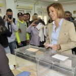 La presidenta de Castilla-La Mancha y candidata a la reelección, María Dolores de Cospedal, deposita su voto para las elecciones del 24M en un colegio electoral de Albacete.