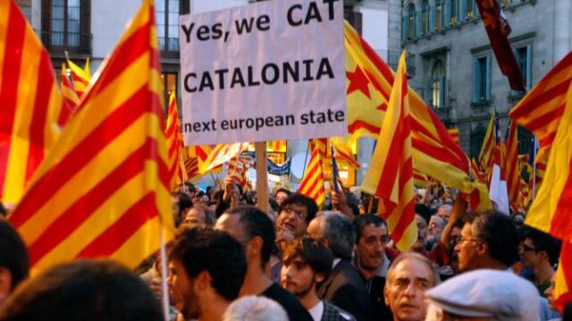 Pancartas independentistas ayer en las calles de Barcelona