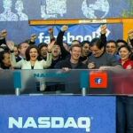 Facebook hace historia con su estreno en bolsa pese a un arranque turbulento