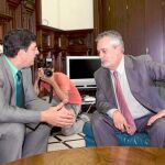 Griñán y Valderas conversan en uno de los salones de San Telmo
