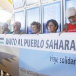 Los cooperantes que volvieron ayer a Tinduf, antes de partir desde Barajas con ayuda humanitaria