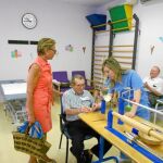 La concejal, María del Carmen Pelegrín, visitó ayer el centro diurno de Beniaján