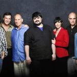 Jordi Casanovas, director y escritor del montaje, junto al elenco de actores