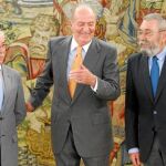 Los líderes de CC OO y UGT, ayer, con el Rey en Zarzuela