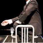 EL CREADOR EN SU UNIVERSO. El actor Will Bond se convierte en un trasunto de Robert Wilson en «Bob», el montaje que llega hoy al Teatro Valle-Inclán de Madrid