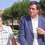 Óscar López junto con el secretario provincial del PSOE de León, Tino Rodríguez, participa en Trobajo del Camino en un acto