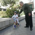 El abuelo ya cambia pañales