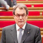 El Gobierno de Artur Mas no tiene problema en amenazar al Ejecutivo de Rajoy si éste no cumple sus exigencias. El presidente de la Generalitat ha puesto sobre la mesa de negociación la consulta y hasta un adelanto electoral