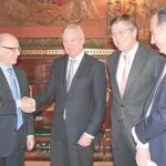 El Gobierno busca en los hispanobonos el alivio para el pago de la deuda regional