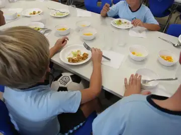 Un comedor escolar Un comedor escolar