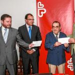 El Colegio de Abogados de Sevilla, a través de la iniciativa «Euro solidario colegial», entregó ayer a Cáritas Diocesana 8.000 euros en concepto del primer pago mensual conjunto