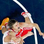 Marc Gasol frena a Kirilenko en la zona española