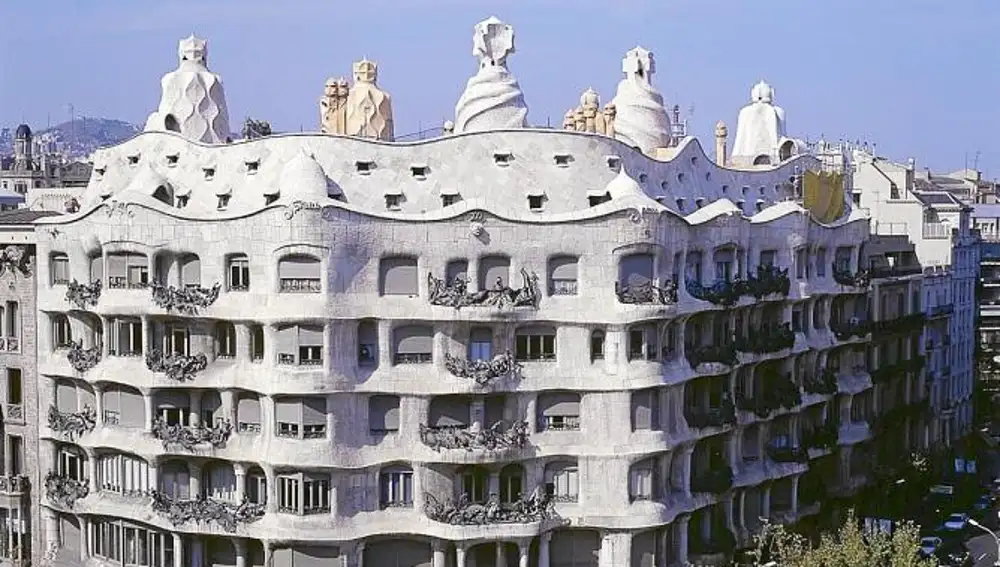 Chimeneas de la Pedrera que se asemejan a las de las bodegas palentinas