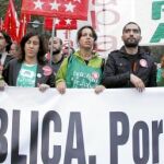 El presidente de la FAPA Giner de los Ríos, José Luis Pazos (tercero por la derecha), el pasado mes de octubre en una manifestación por la educación junto a Tohil Delgado, presidente del Sindicato de Estudiantes, José Ricardo Martínez (UGT) y Javier Martí