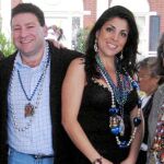 Los Kelley (Scott y Jill) escoltados por los Petraeus (el ex director de la CIA y Holly) en una imagen del 31 de enero de 2010 durante una fiesta en la mansión de la familia Kelley con motivo del «desfile de Gasparilla»